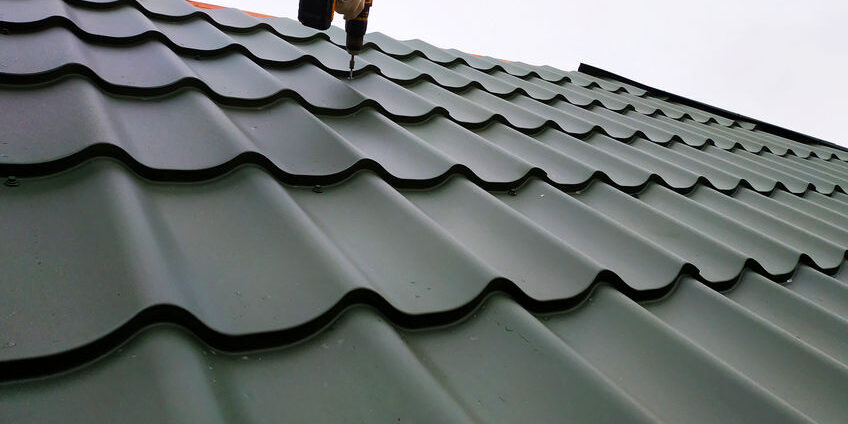 the-advantages-of-choosing-a-metal-roof-panorama-a6176a9e8a0fcbe4a5620f40cbda521a-